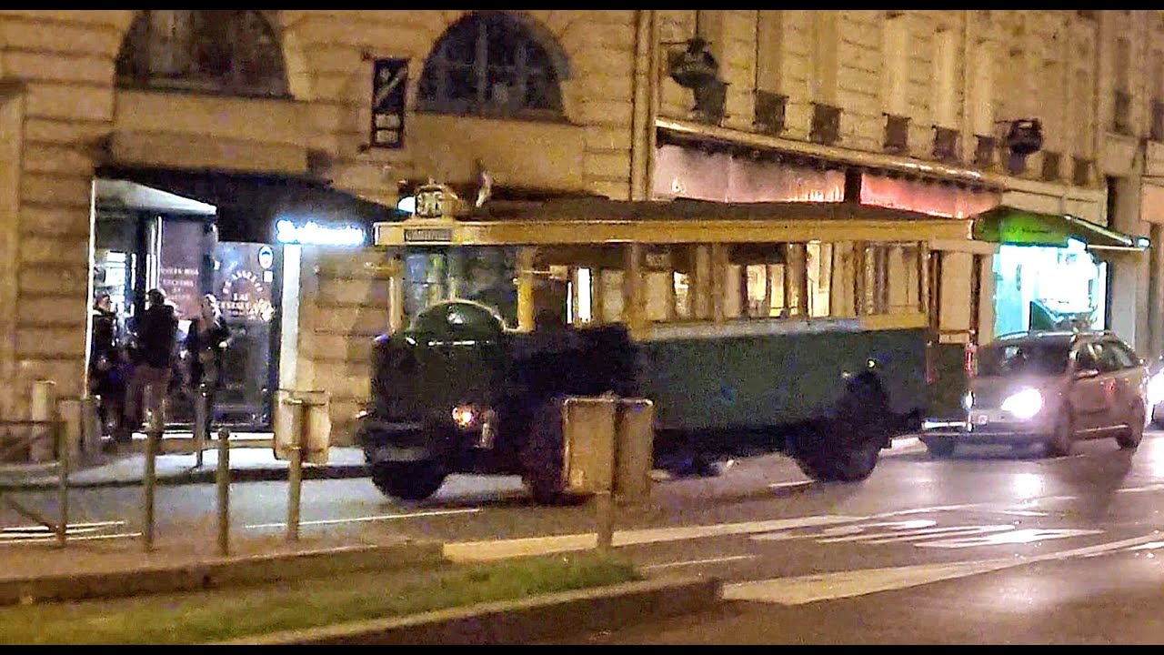 Renault TN6 autobus de 1932 à plate-forme de Paris en pleine rue - RATP