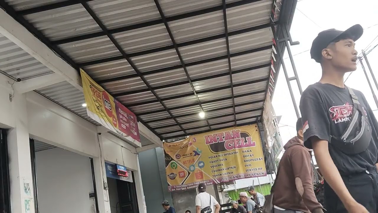 Aktivitas kurir di kantor. 