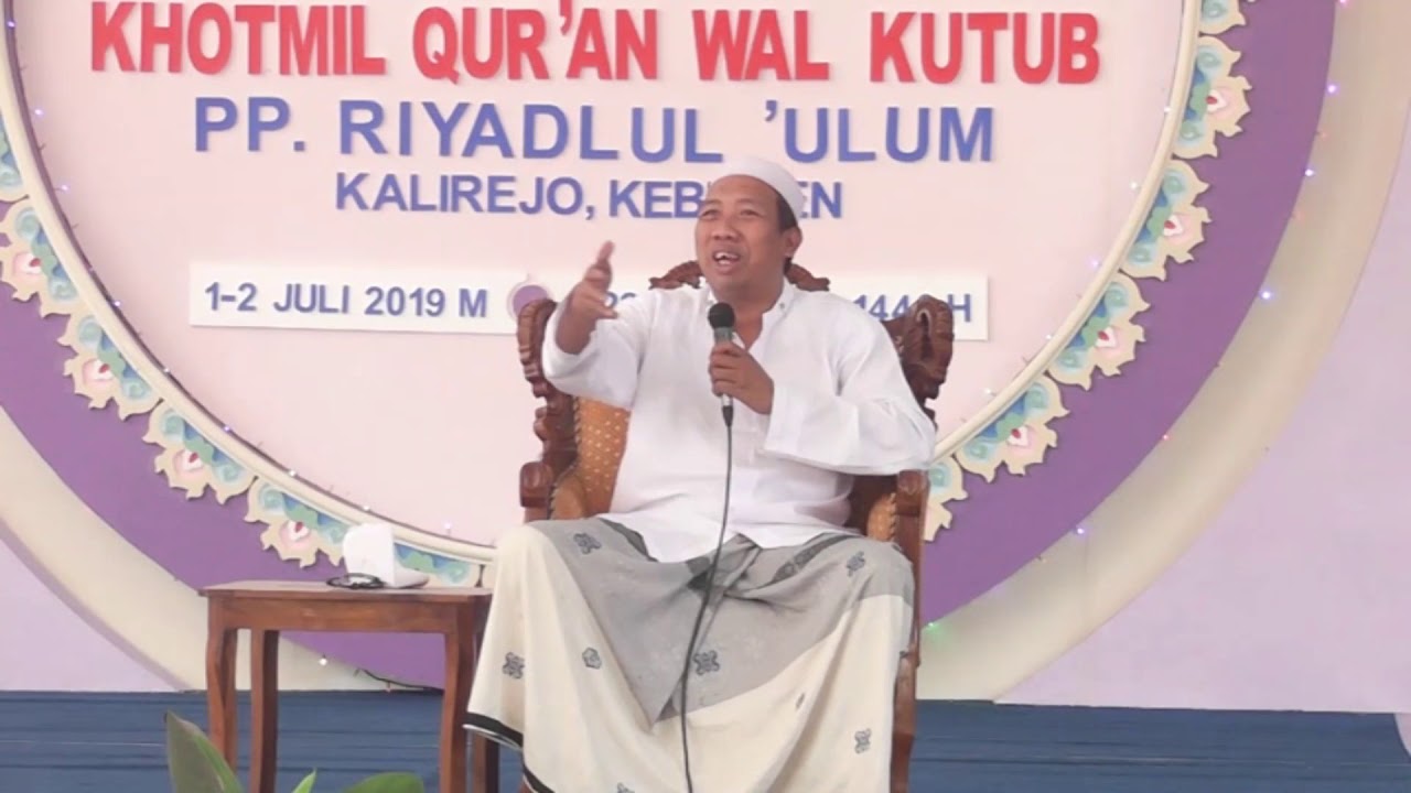 GUS QOYYUM LASEM : KISAH SEORANG MENTERI YANG MEMILIH MENJADI TUKANG SAPU MASJID NABAWI