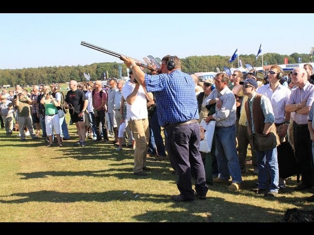 World record longest shot at a clay pigeon