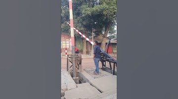 Inter lock Railgate close With gateman #shortvideo