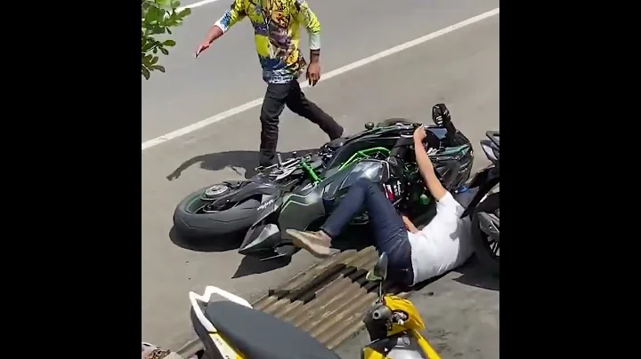 Kawasaki Ninja h2 crash 😭😬