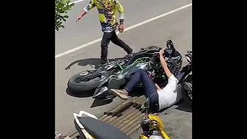 Kawasaki Ninja H2 Crash 
