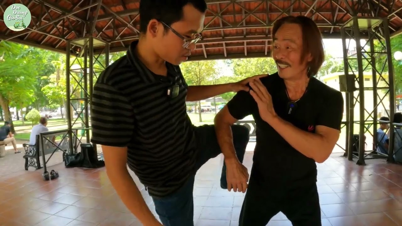 Thầy Út thị phạm loạt chiêu hóa giải đòn chân của địch thủ II Thiếu Lâm Nam Phái