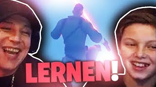 Ich zeige 11 jährigen Cousin wie man Fortnite spielt | SpontanaBlack