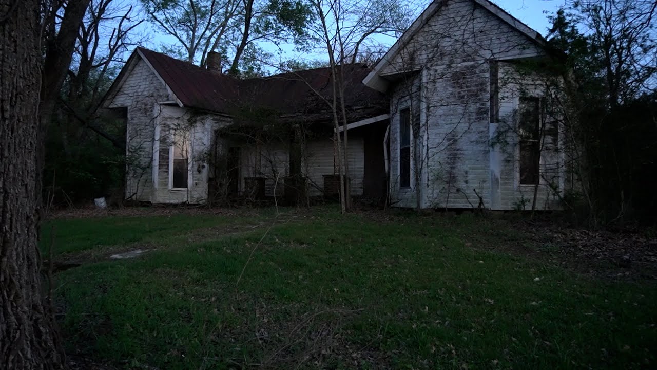 Ghost Hunting Creepy House AT NIGHT! 