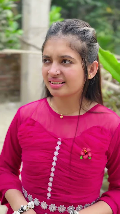 মেয়েরা এই কাজটা খুব ভালোই পারে। 🤣