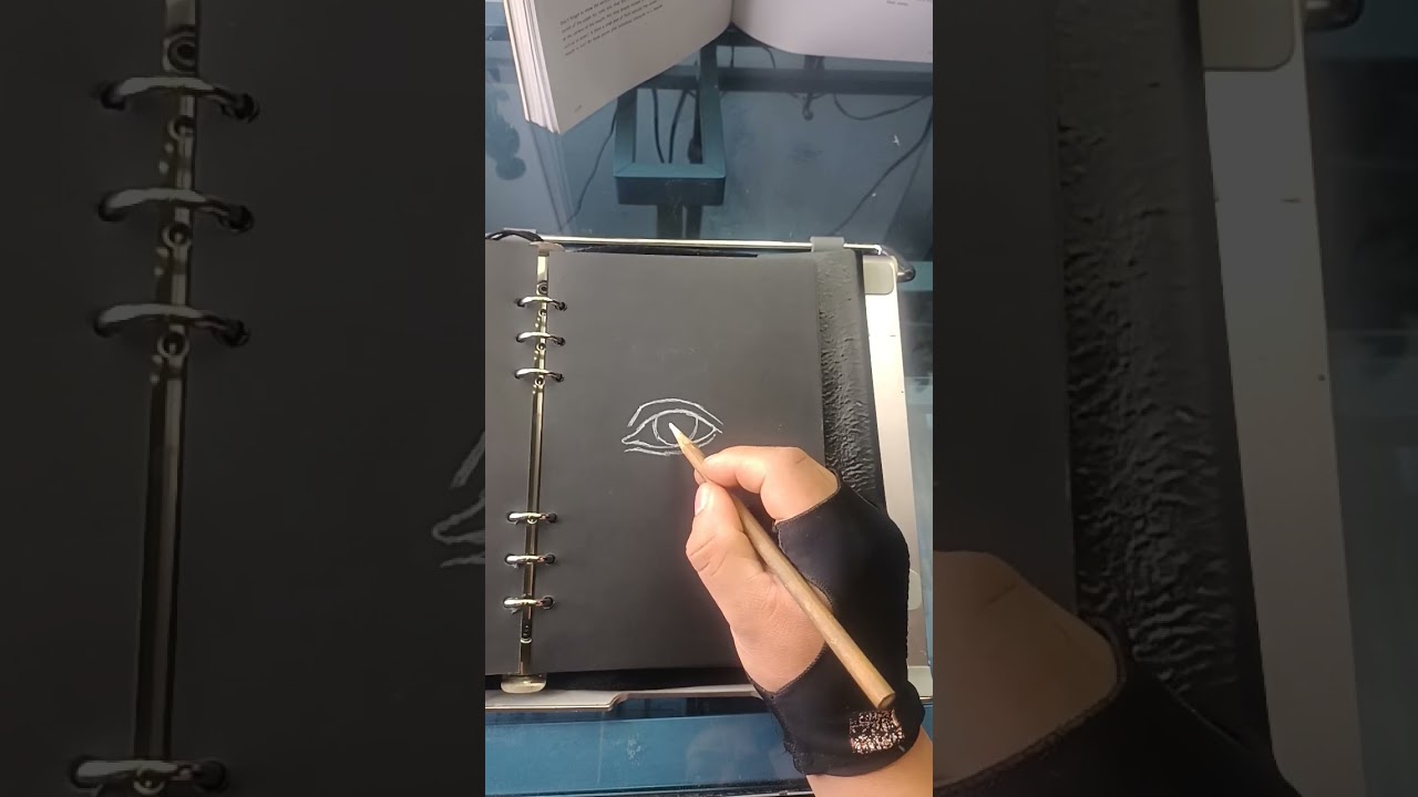 Cómo aprender a dibujar un ojo en papel  negro.(charcoal white). 