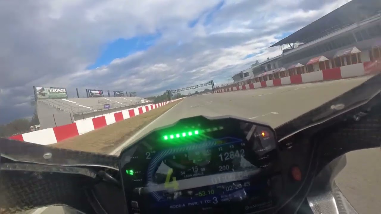 Serres yamaha r1 GYTR 2023 , 08.10.25 , 17* temperature. 