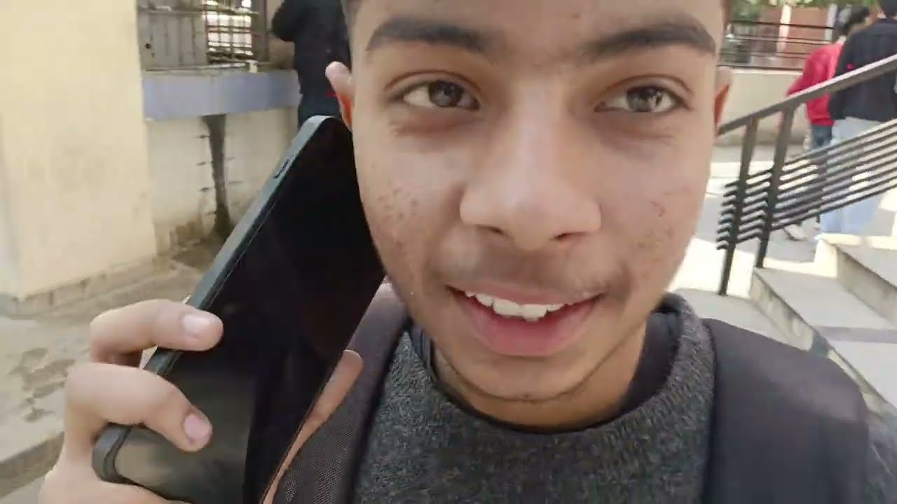 Kon isko phone karke tang kar raha hai 😂