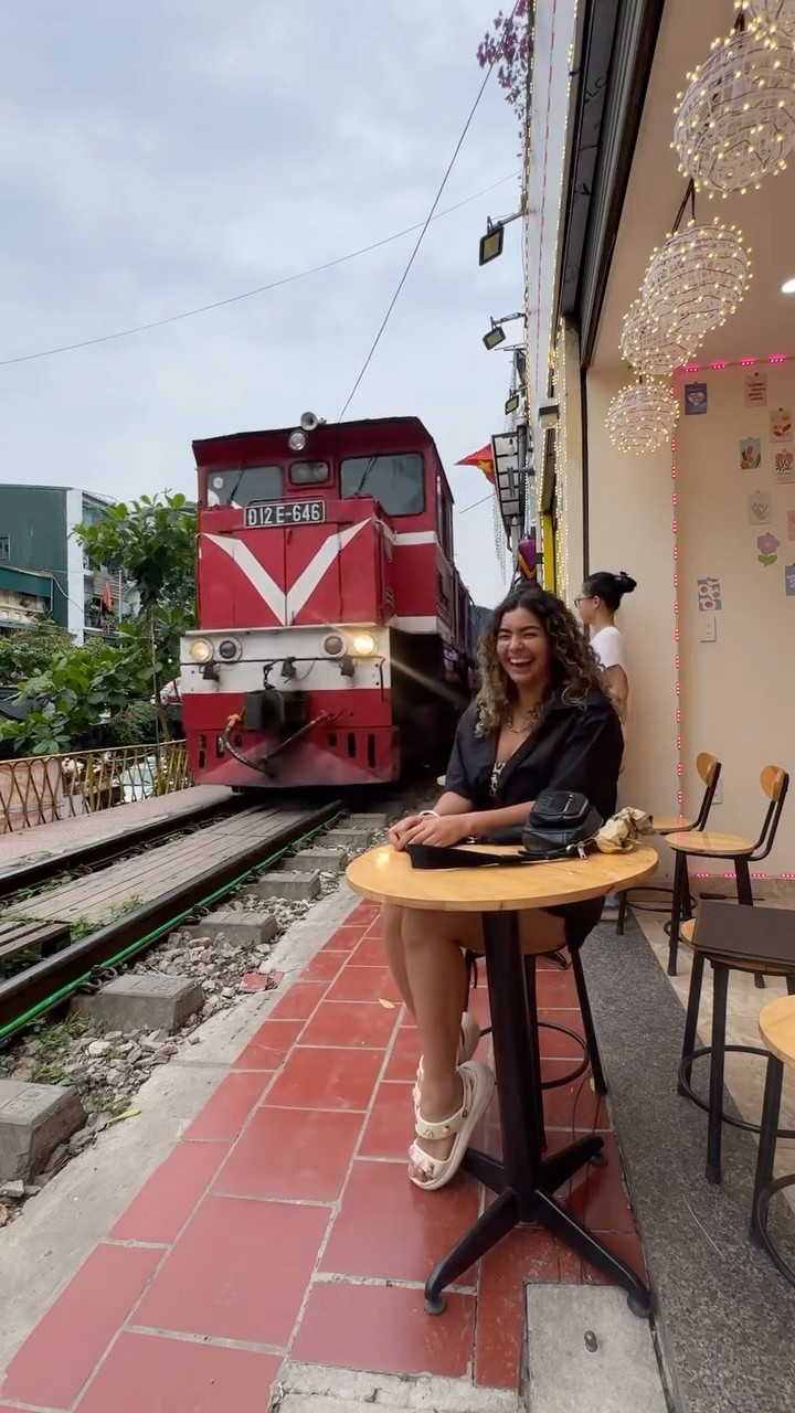 #JasonDeruloTV // Close Train ? #GotPermissionToPost From IG/TT @foodinbogota #GladUCame