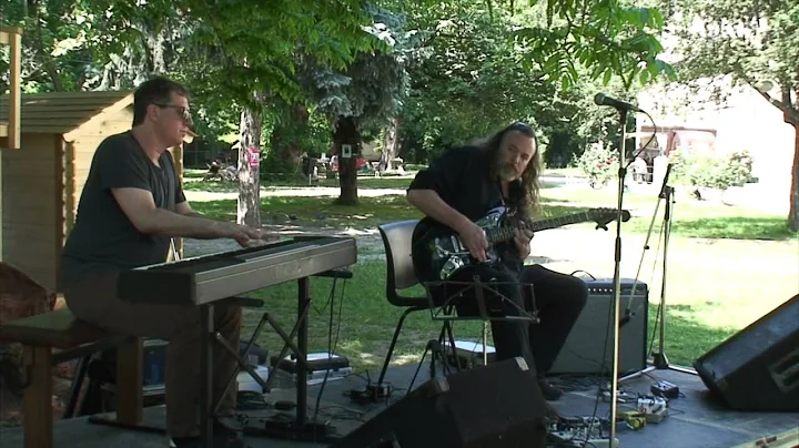 Bertram Dhellemmes and Edward Reardon live in Pala...