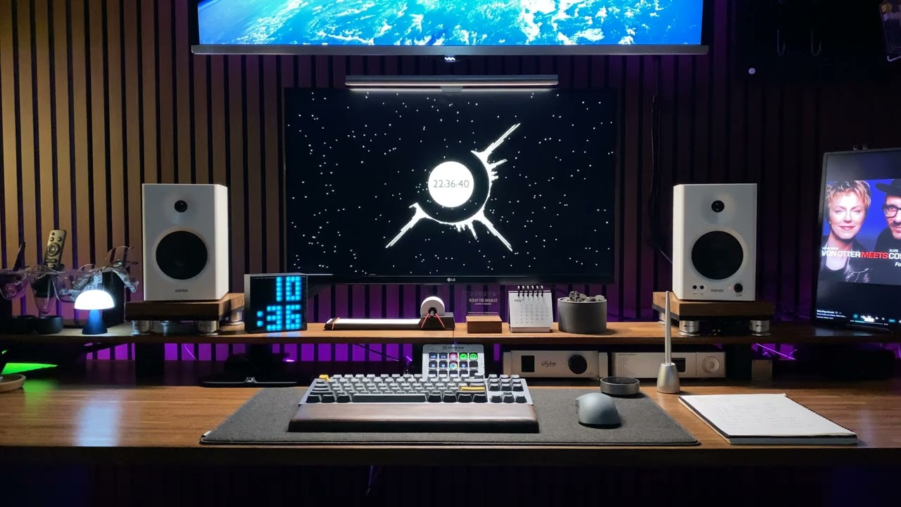 Baby Plays Around T. _ Edifier Mr4