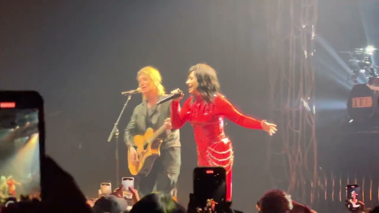 Demi Lovato & John Rzeznik (Goo Goo Dolls) - 4 EVER 4 ME / Iris - Beacon Theatre 10/18/22