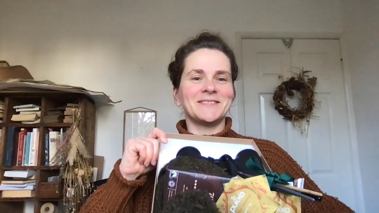 How to beautifully wrap the Winter Stargazing Adventure Kit (PDF) from We Are Stardust