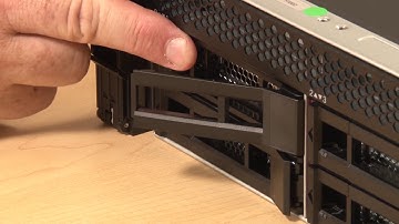 Lenovo ThinkSystem SR650 installing a hot-swap drive