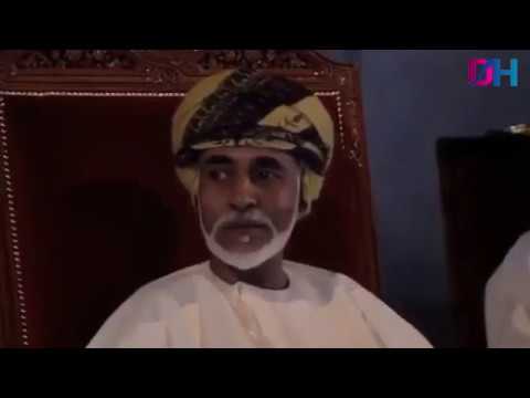 جلالة السلطان قابوس المعظم اثناء رعايته السامية للمهرجان السلطاني للفروسية والهجن يناير ٢٠١١م