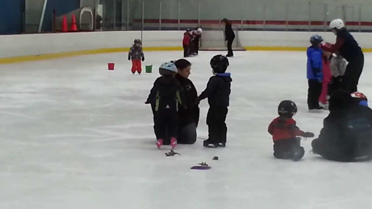 Banbrook kids ice skating, lesson 1(4) YouTube