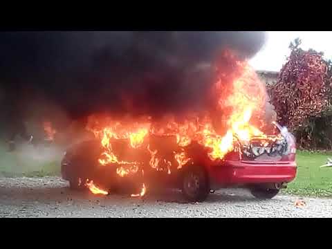 Škole sme mali hasiči čo nám ukázali jak uhasiť oheň na aute