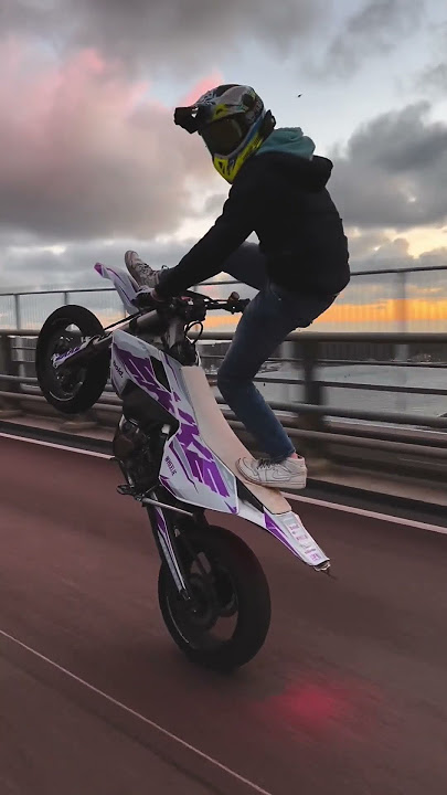 Bike❤️‍🔥#supermoto #husqvarna #ktm #supermoto #wheelie #stuntriding #4stroke #motolife #exc #stunt