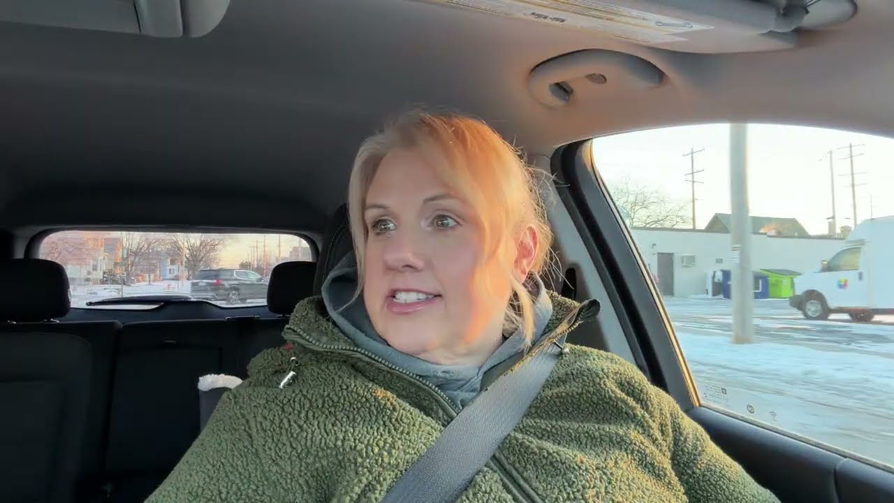 Соседка Джуди что-то бьет!