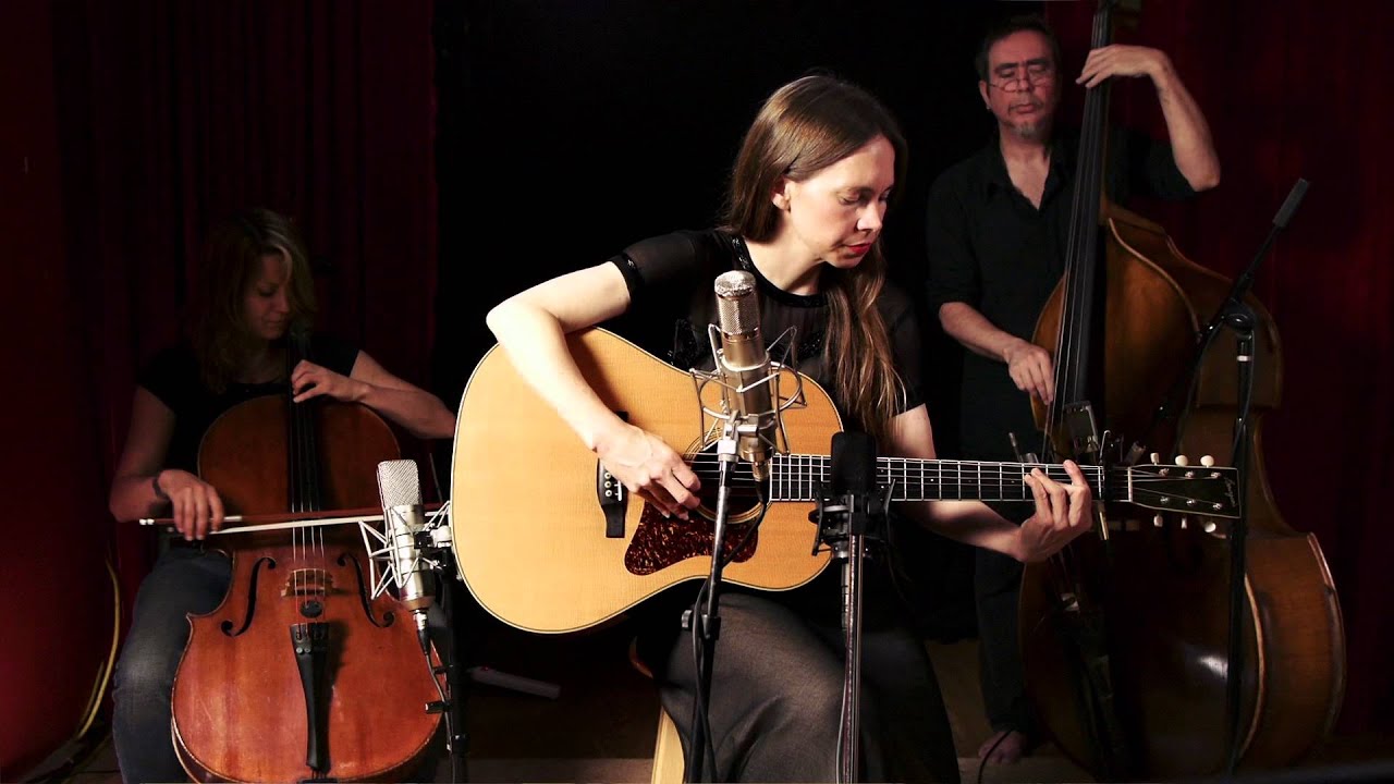 Bronwyn Raper Bronwynne Brent - Heartbreaker - Live @ Crackle&Pop! - YouTube