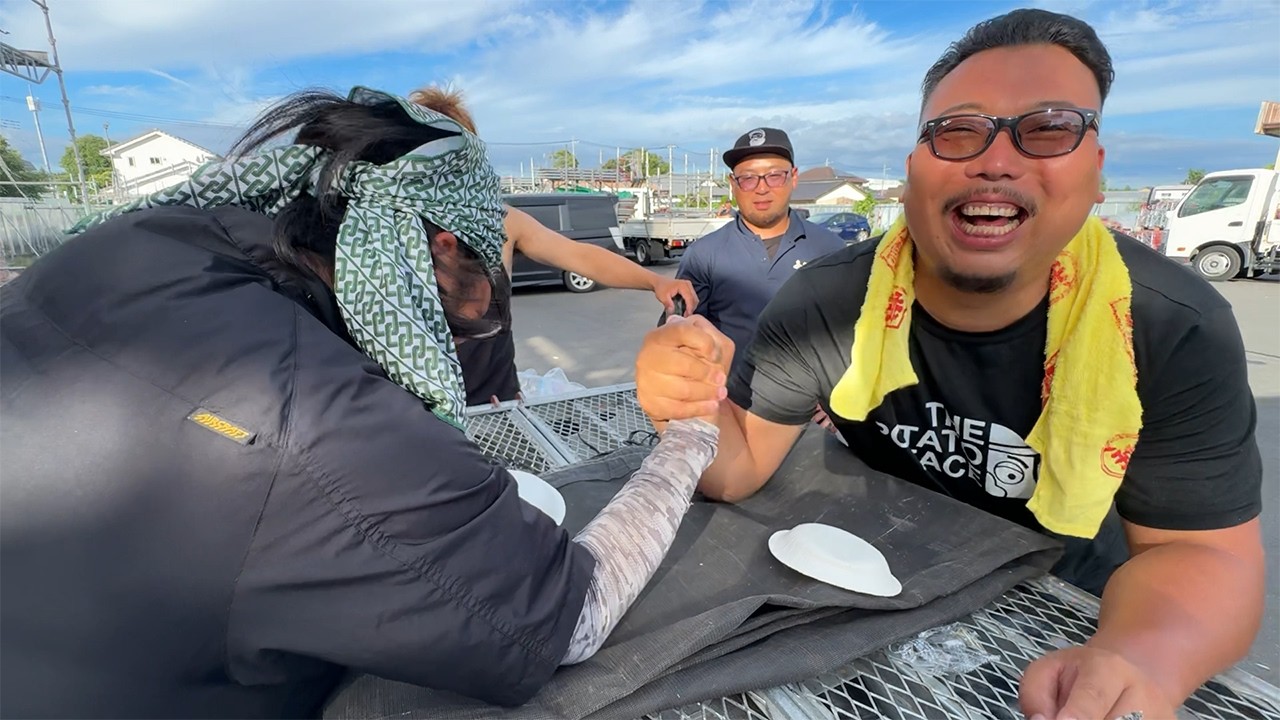 夏のBBQに腕自慢の足場職人たちが集まると結局こうなります、、