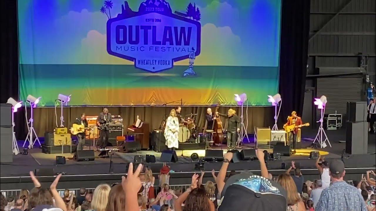 Robert Plant & Alison Krauss, Outlaw Music Festival, Alpine Valley, WI