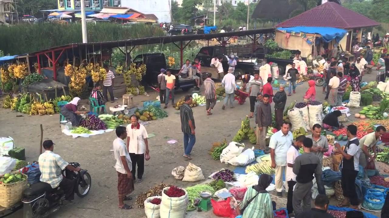 Traditional markets Lambaro Aceh Besar - YouTube