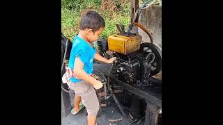 Download Lagu Viral anak kecil ini menghidupkan mesin Diesel!!!😱 #kuat MP3