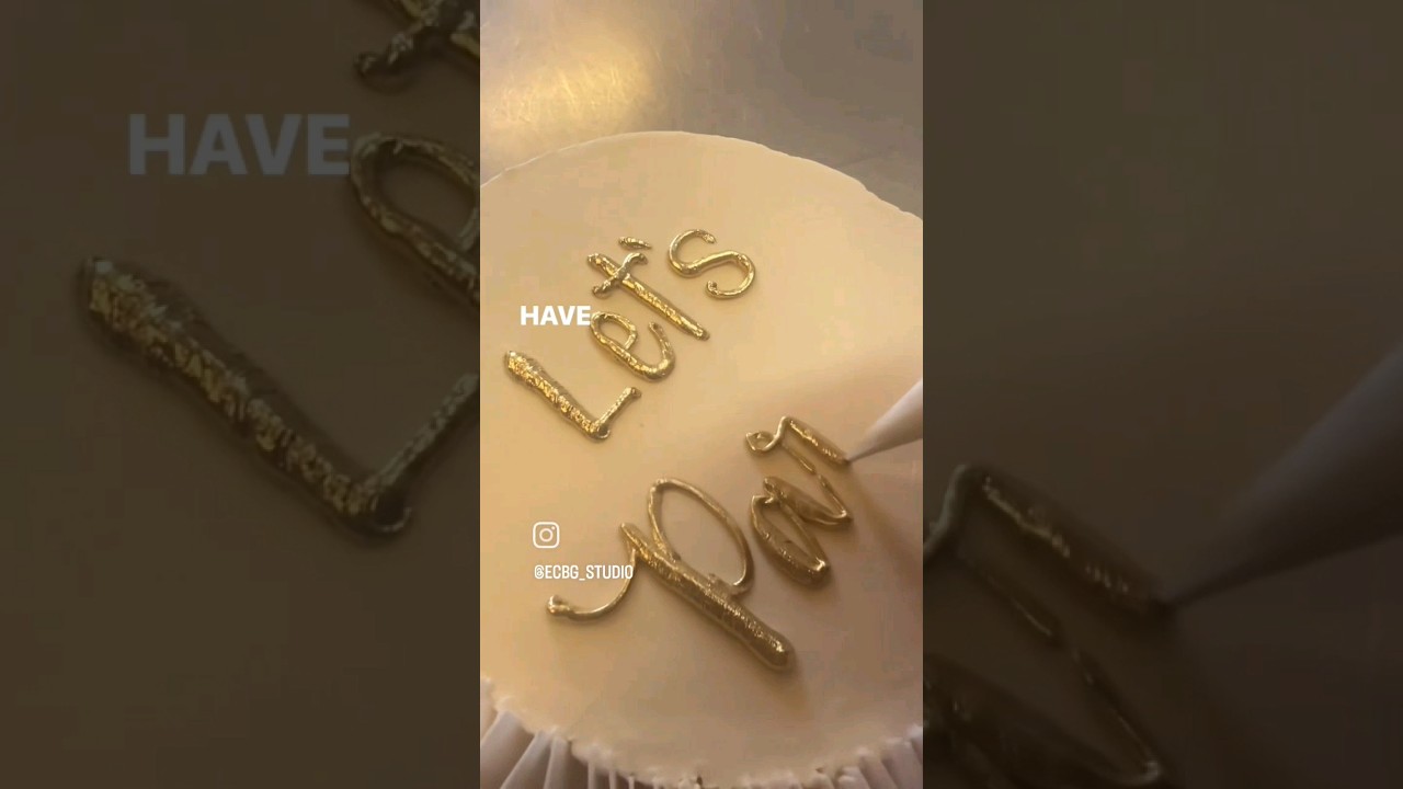 Found some useful gold buttercream hack 