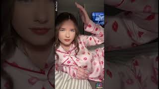 Routines Downblouse Young Girl No Armortransparan Pajamas Before Sleep