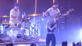 Paramore - Caught In The Middle - Belfast