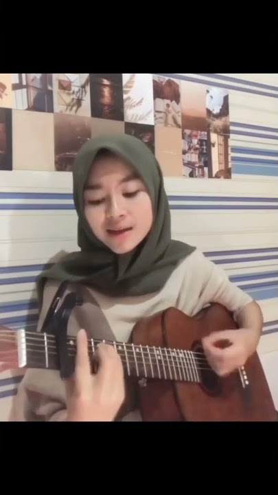 story cewe main gitar sekilnya
