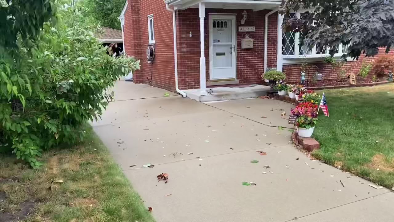 140,000 without power in Metro Detroit after storms move through - YouTube