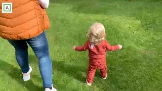 2022 Dag 267 Mormor Og Tante Koser Seg Sammen Med Mikkel