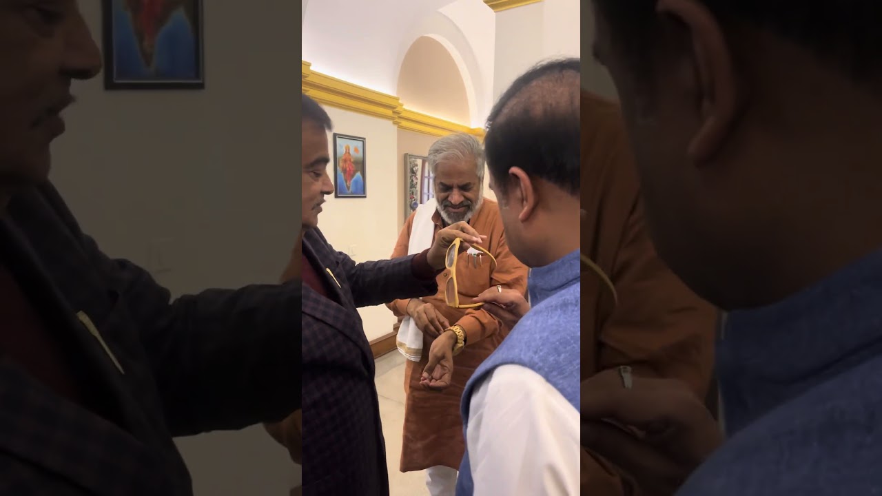 📍New Delhi | Chief Minister of Assam, Shri Himanta Biswa Sarma Ji called on in Delhi | Nitin Gadkari