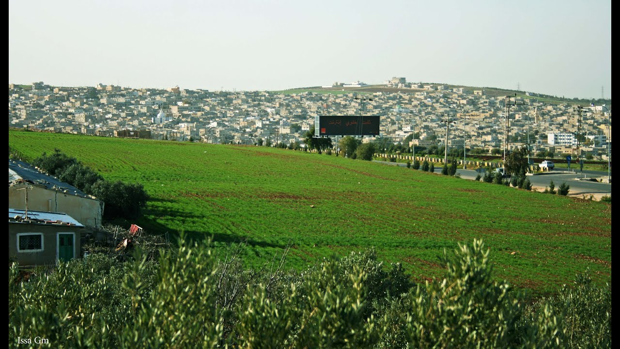 walking in AlHuson في شوارع الحصن