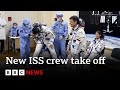 Soyuz rocket launches to take astronauts to International Space Station - BBC News