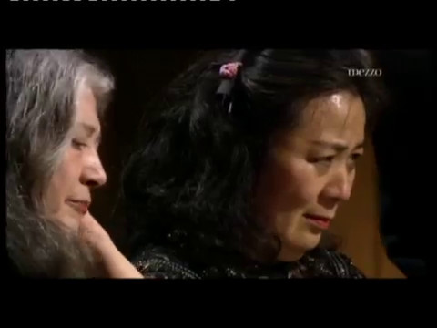 Martha Argerich & Akiko Ebi in ma mere l'oye p piano a 4 manos b
