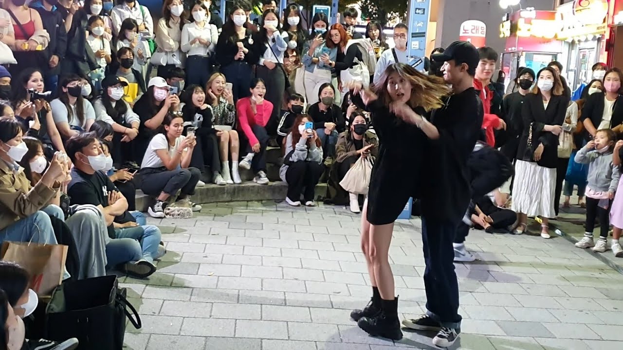 SATURDAY. RECO. IMPROMPTU AUDIENCE REQUEST BUSKING. HONGDAE.