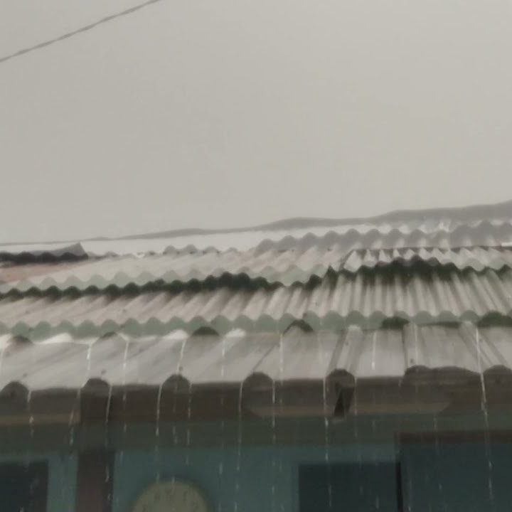 Suara hujan diatap rumah tua | Short video Jebot