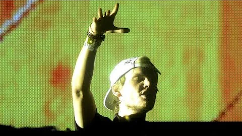 Avicii & Henrik B Ft. Aloe Blacc - Wake Me Up w/ Hold On Live At Ultra 2015