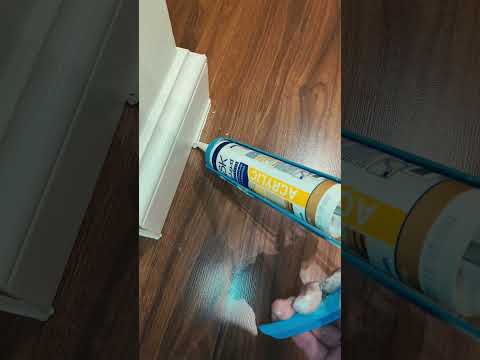 هكذا يتم سحب السيليكون تحت الباركيه لتغطية الفراغات دكتور باركيه