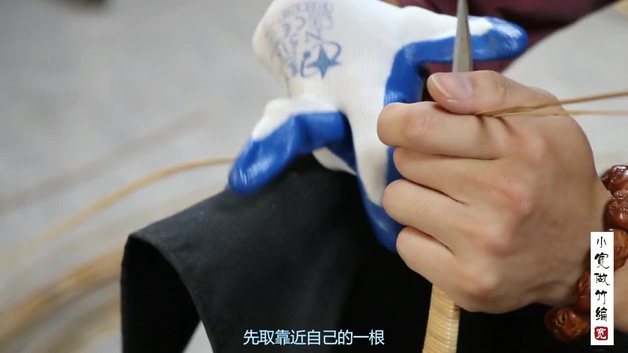 传统竹编手艺之竹篾分丝技法 - YouTube