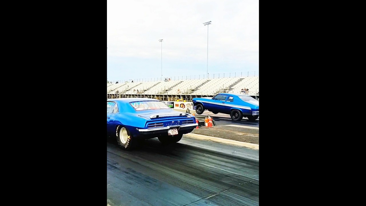 Classic muscle cars battle it out on the strip 