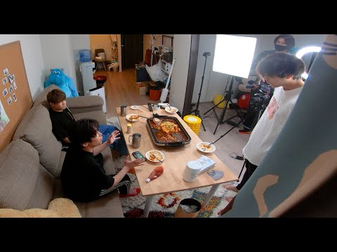 Touching] When I told the members that I couldn't record the video
