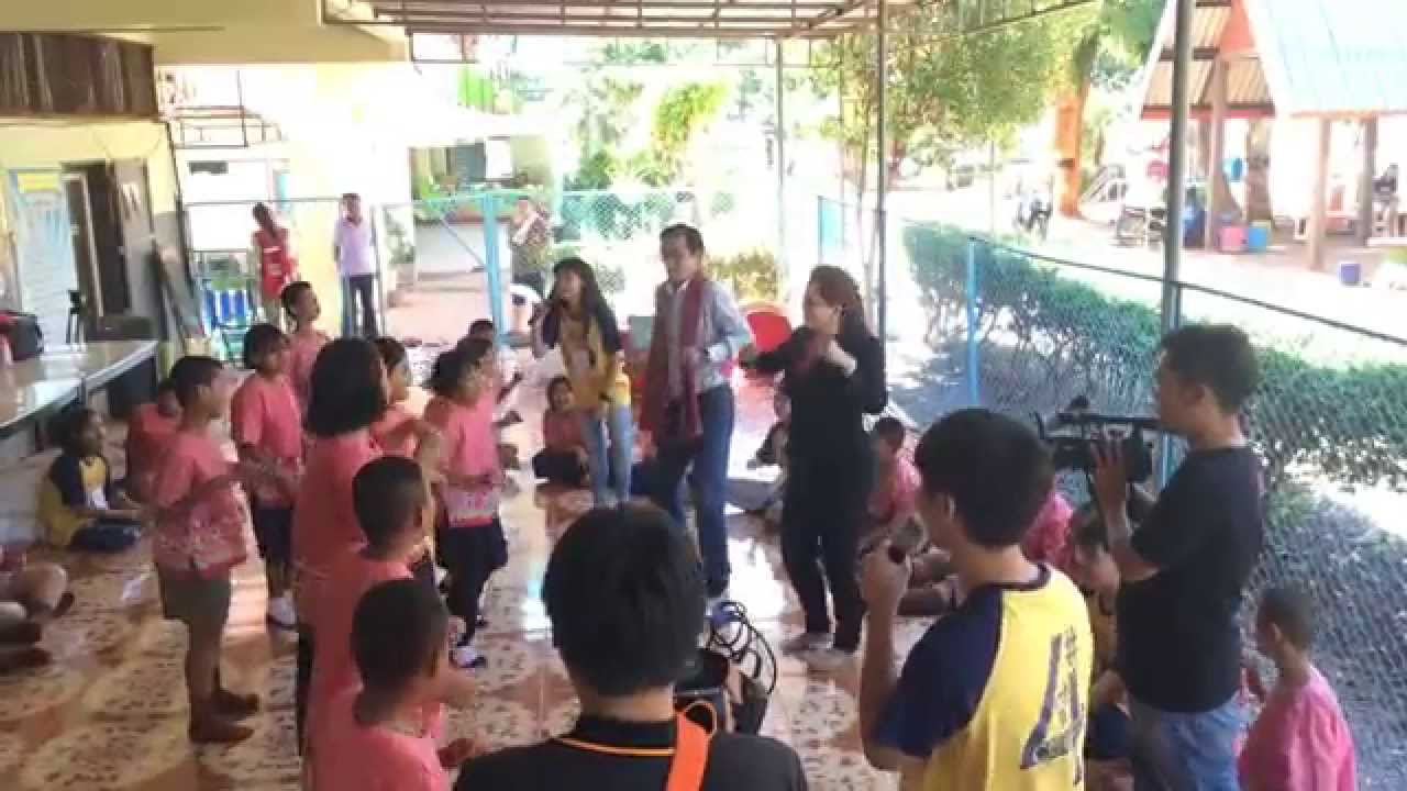 ความสนุกของเด็กๆ ค่ายอาสาโรงเรียนบ้านคลองกลุ่ม - YouTube