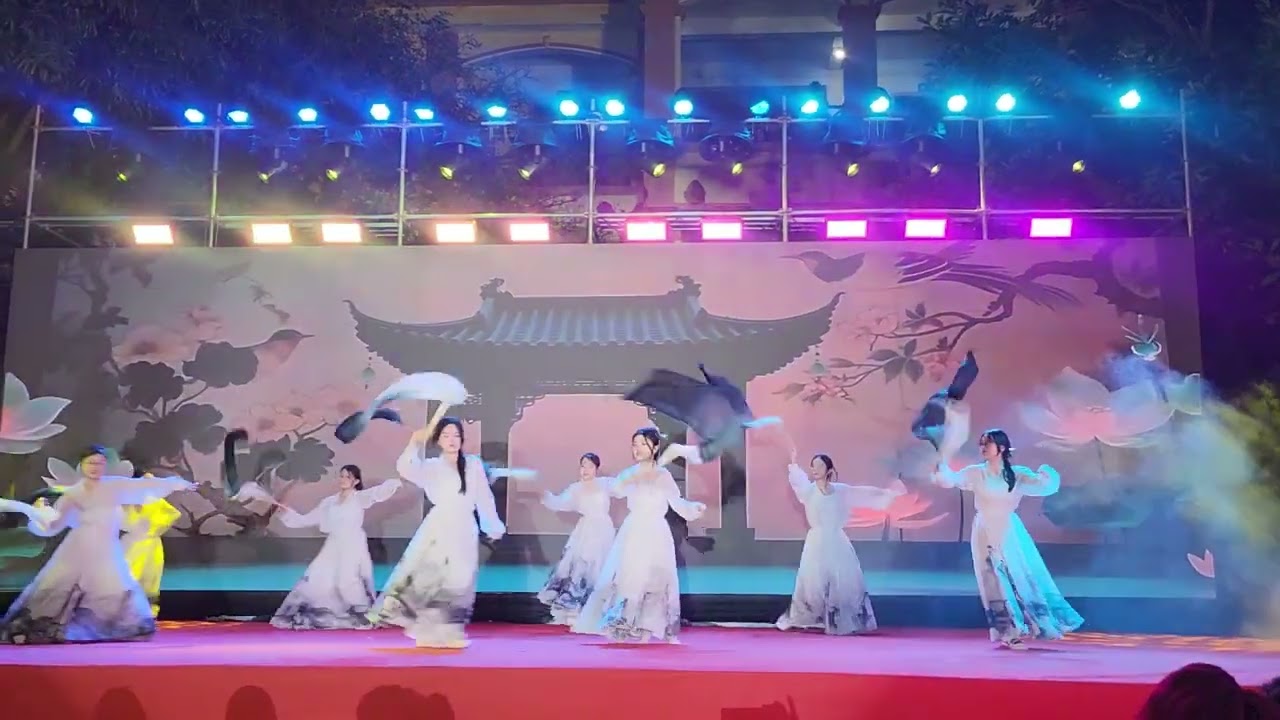 11C8 chuyên trung,phan bội châu