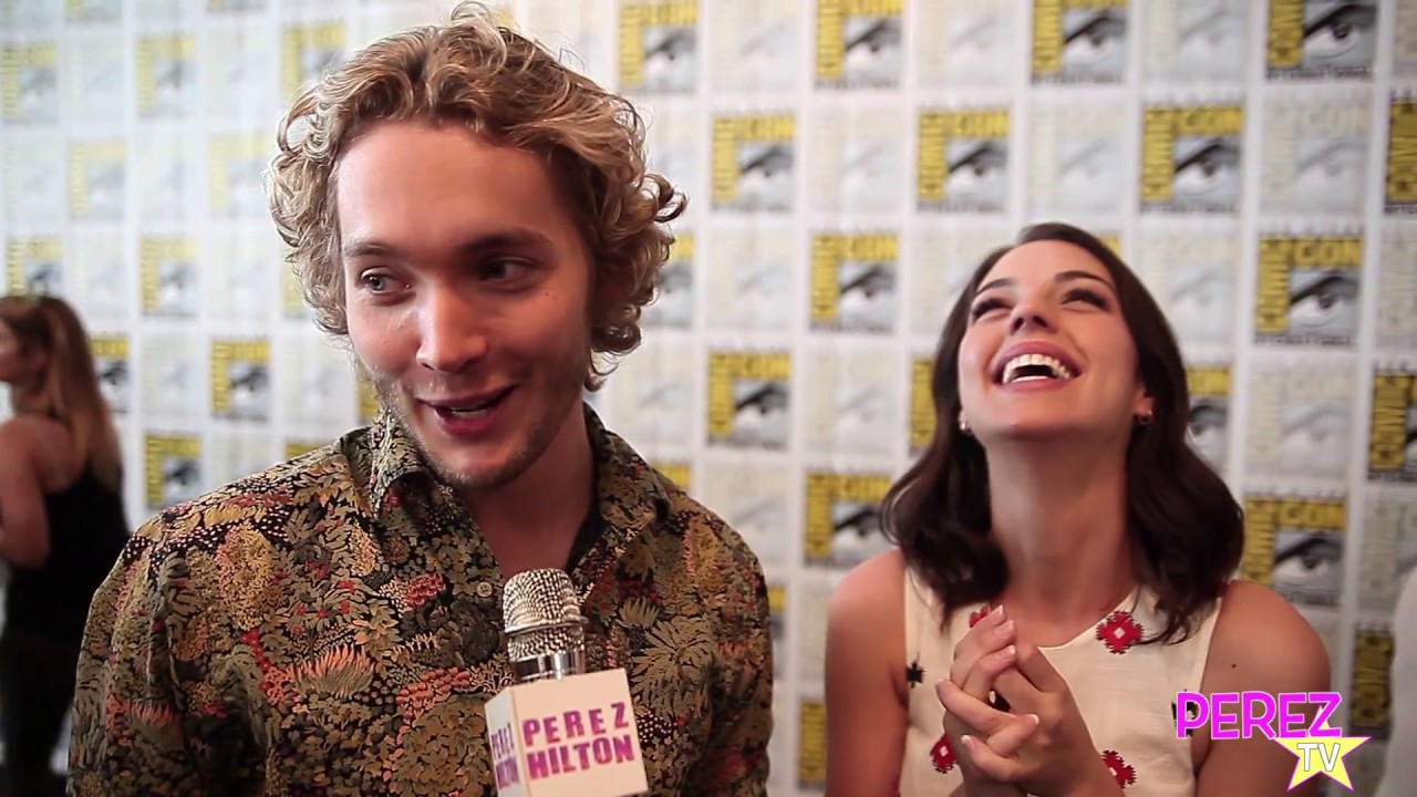 EXCLUSIVE! Reign's Megan Follows, Adelaide Kane, Toby Regbo Talk Frary & Regboners at Comic-Con!